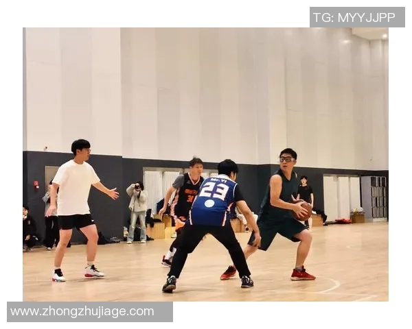 聚焦篮球运动员成长历程与赛场荣耀及未来发展全景深度解析趋势洞察